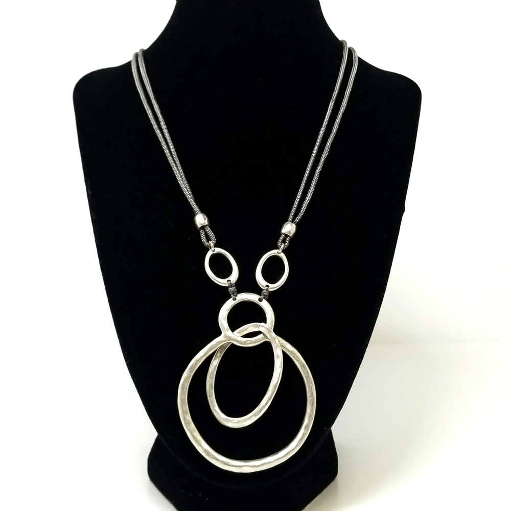 Bella Uno Womens 19" Recycled Selena Gomez Taylor Swift Inspired Silver Necklace